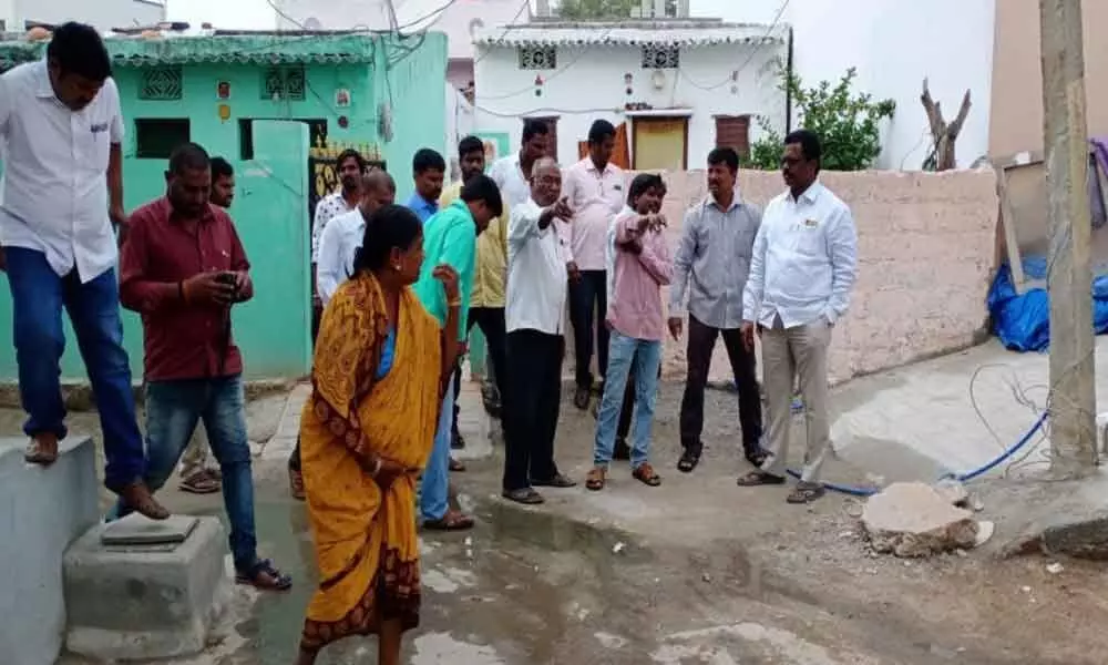 Hyderabad: Pannala vows to act on complaints soon in Mallapur