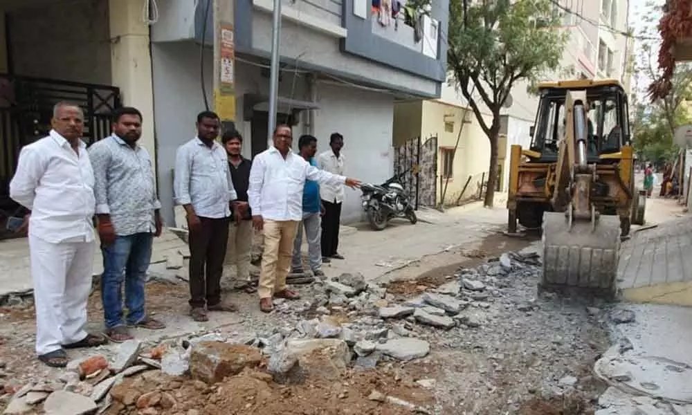 Hyderabad: Dodla Venkatesh Goud inspects CC road works in Allwyn Colony