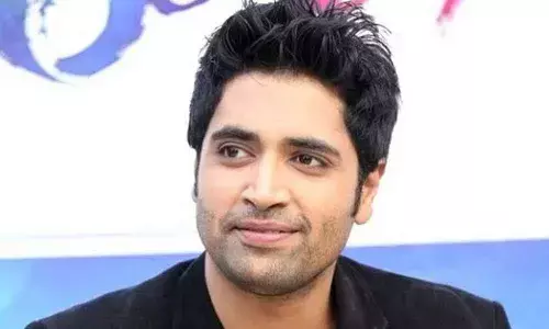 Adivi Sesh pats Valayam team