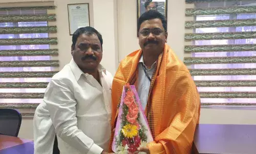 Corporator Ragam Nagender Yadav takes issues to ZC notice in Serilingampally