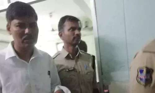 Warangal: Prof Kaseem falls unconscious in court