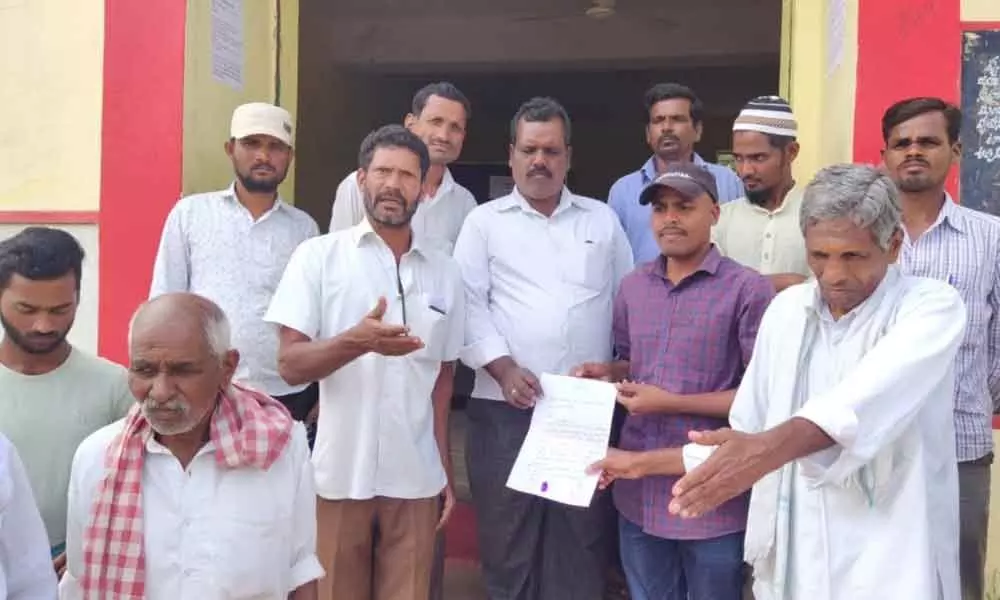 Hyderabad: Farmers seek procurement center in Pargi