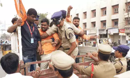 Secunderabad: Bid to set CM effigy afire foiled