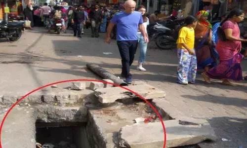 Hyderabad: Authorities close down hazardous road opening in Charminar