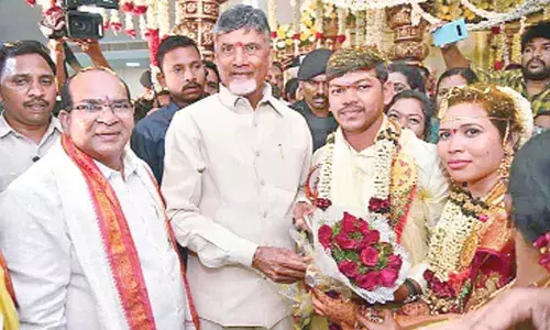 Khammam:Chandrababu Naidu attends Aswaraopeta MLA sons marriage
