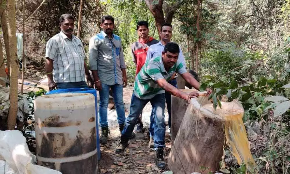 Polavaram: 800 liters of jaggery wash destroyed