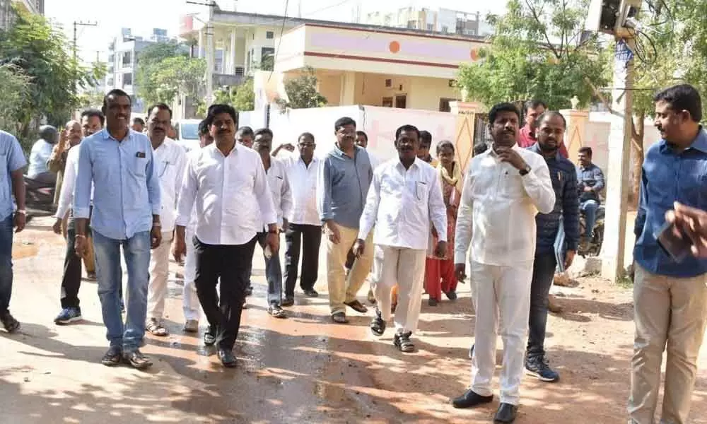 Hyderabad: Mayor promises to end water scarcity in Peerzadiguda