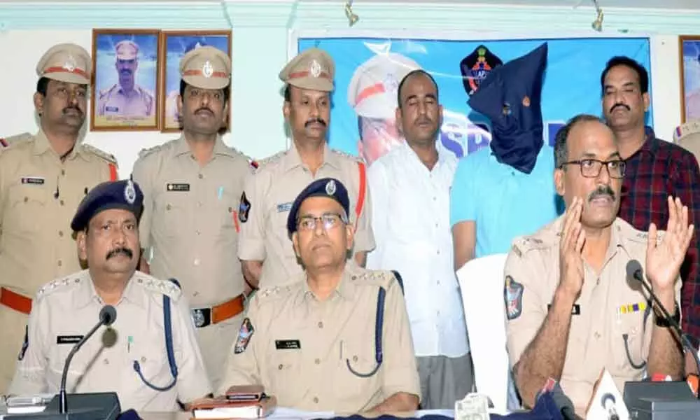 Srikakulam: Pseudo-cop lands behind bars