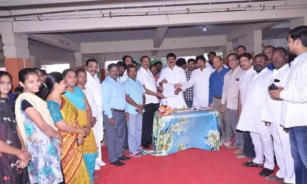 Hyderabad: Mynampally Hanumanth Rao promises CC roads, streetlights in Malkajgiri