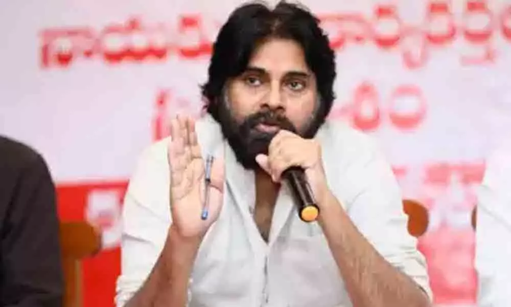 Pawan promises support to weavers to get fair deal