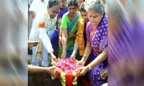 Kaleshwaram project: CM KCR conducts aerial survey at Medigadda barrage