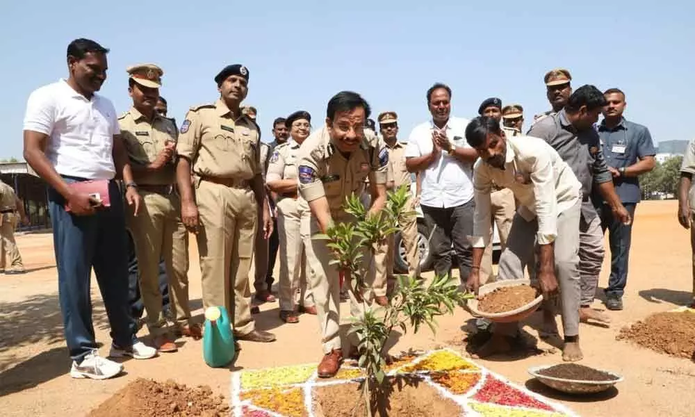 Hyderabad: Sajjanar meets green challenge