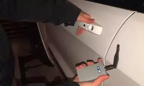 Hacker Develops Device That Unlocks Any Luxury Car