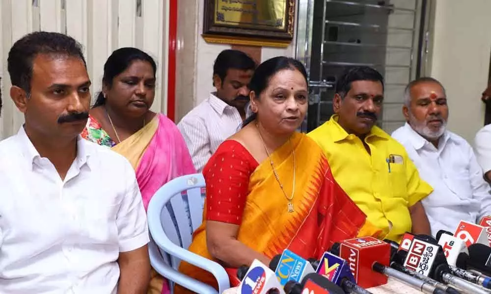 Tirupati: Government failed to take up development activities, alleges former MLA Sugunamma