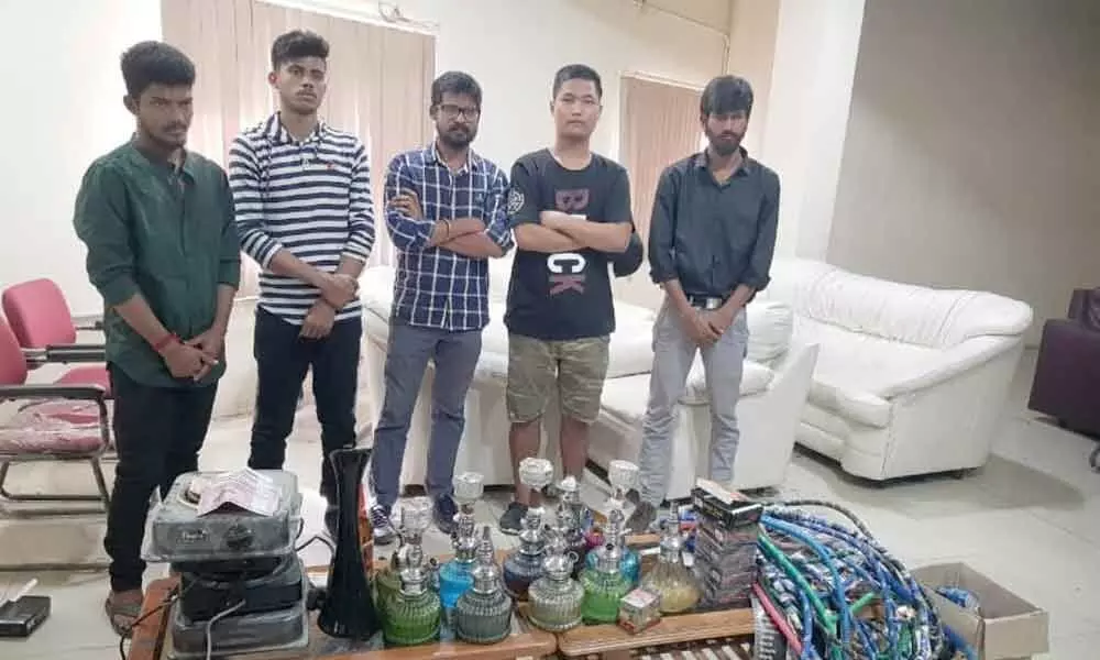 Hyderabad : Police Arrest 5 in Hookah Parlour raid