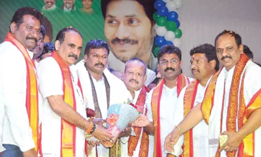Vijayawada: Kuppam Prasad takes oath as Vysya Corporation chief