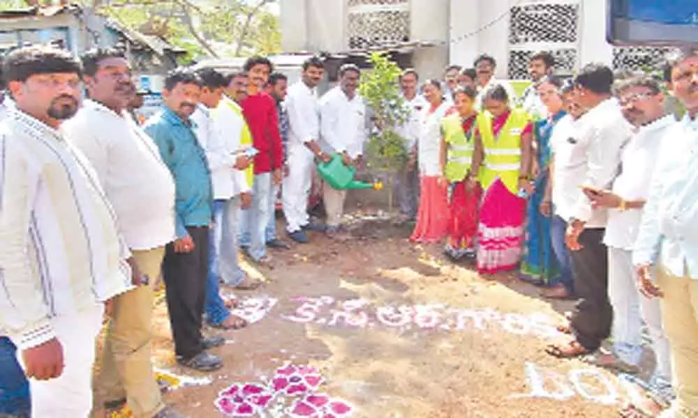 Mallapur: Pannala Devendar Reddy celebrates KCRs birthday