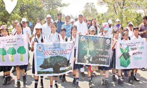 Students celebrate bday of  TS CM