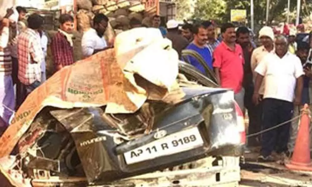 1 killed, 5 injured after car falls from flyover in Hyderabad