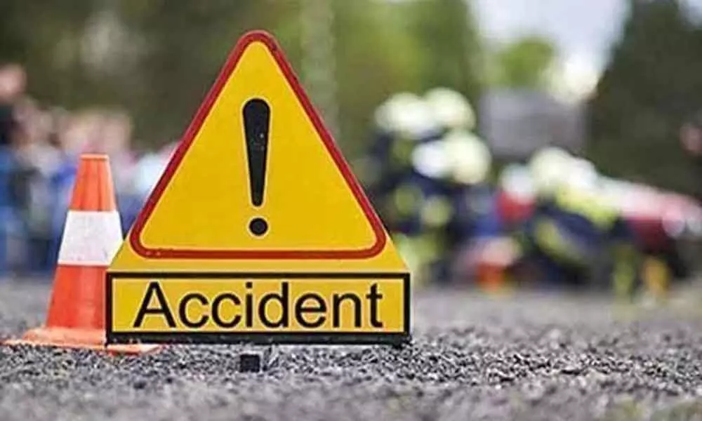 Kurnool: 4 sustain injuries in road mishap