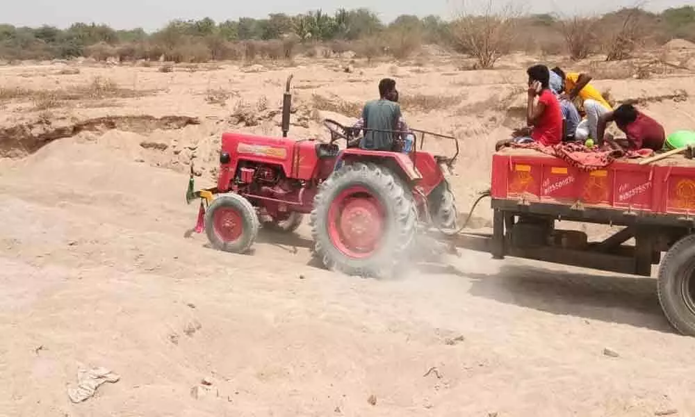 Sand mafia rules the roost in Karimnagar