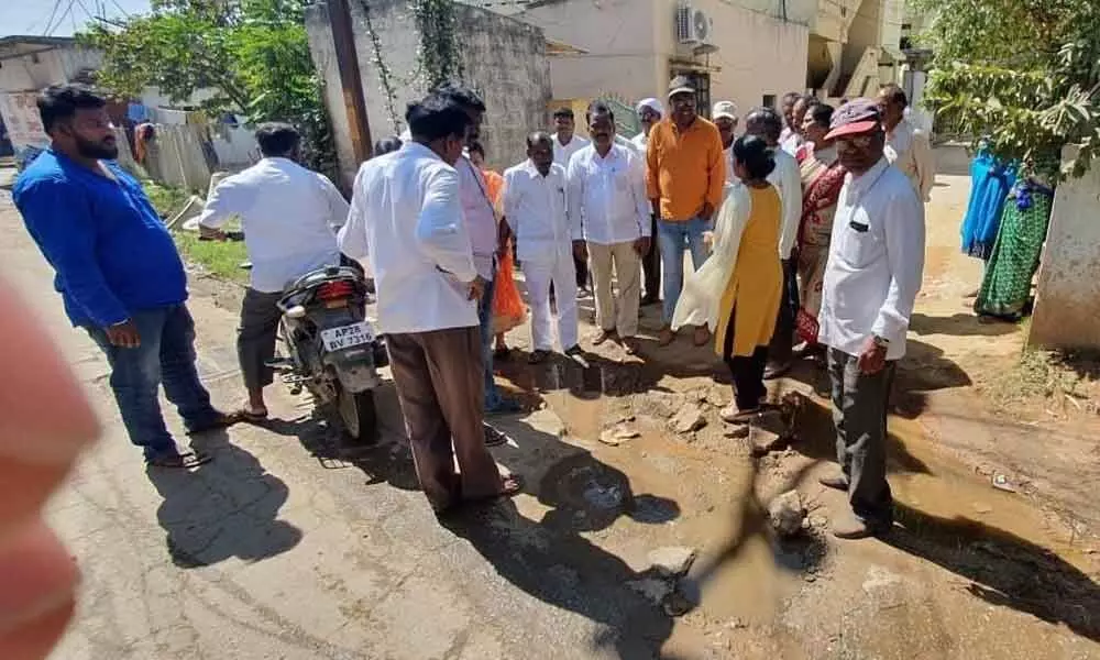 Hyderabad: Corporator Swarna raju conducted padayatra in Kapra