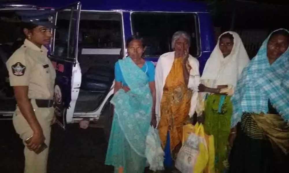 Ongole: 4 elderly women utilise Abhay Drop Home Service