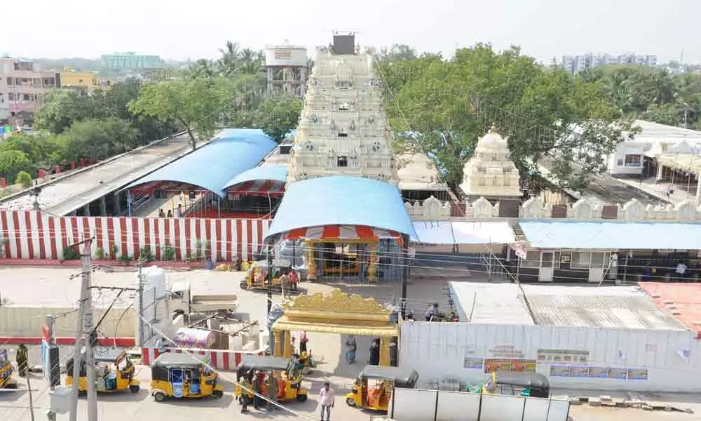 Guntur: Bhramaramba Mallikarjuna Swamy temple decked up for Maha Sivaratri