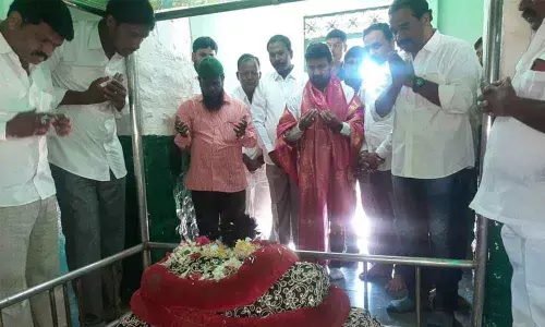 Vikarabad: MLA Methuku Anand launches works on dargah wall