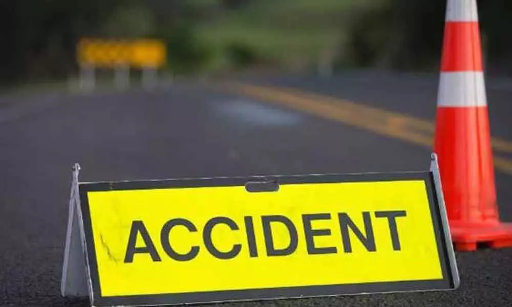 Two hurt as car hits RTC bus in Hyderabad