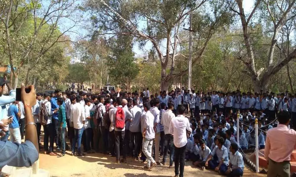 Students stage protest on lack of basic amenities at polytechnic college in Ramanthapur