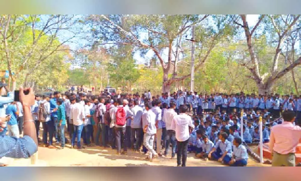 Hyderabad: Students stage protest over poor amenities at polytechnic