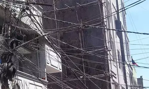 Low-hanging cables put people in a state of tizzy