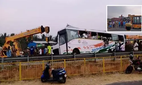 19 died, 30 injured as lorry hits bus in TN