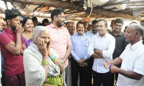 Collector Musharraf Ali Farooqui participates in Palle Nidra