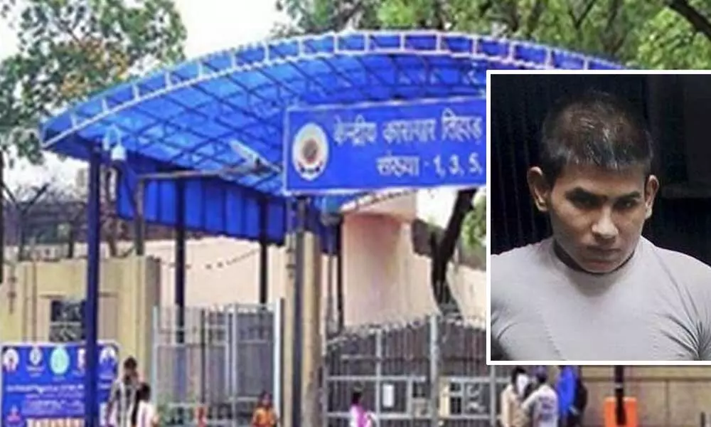 Nirbhaya convict Vinay Sharma bangs head against wall, receives minor injuries