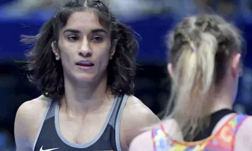 Vinesh defeated by nemesis Mukaida, Sakshi in hunt for gold
