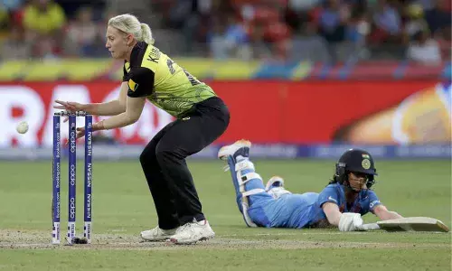 Oz caught in Poonams spinning web