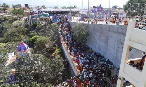 Guntur: Lakhs of devotees throng Trikoteswara Swamy temple