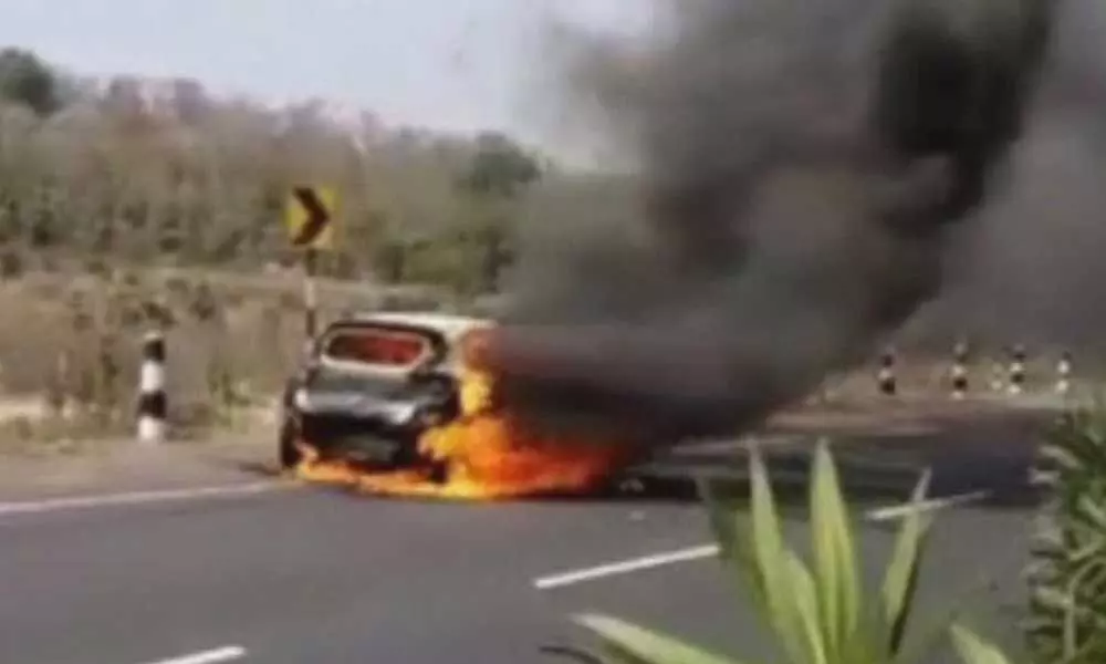 Car goes up in flames in Adilabad, none hurt