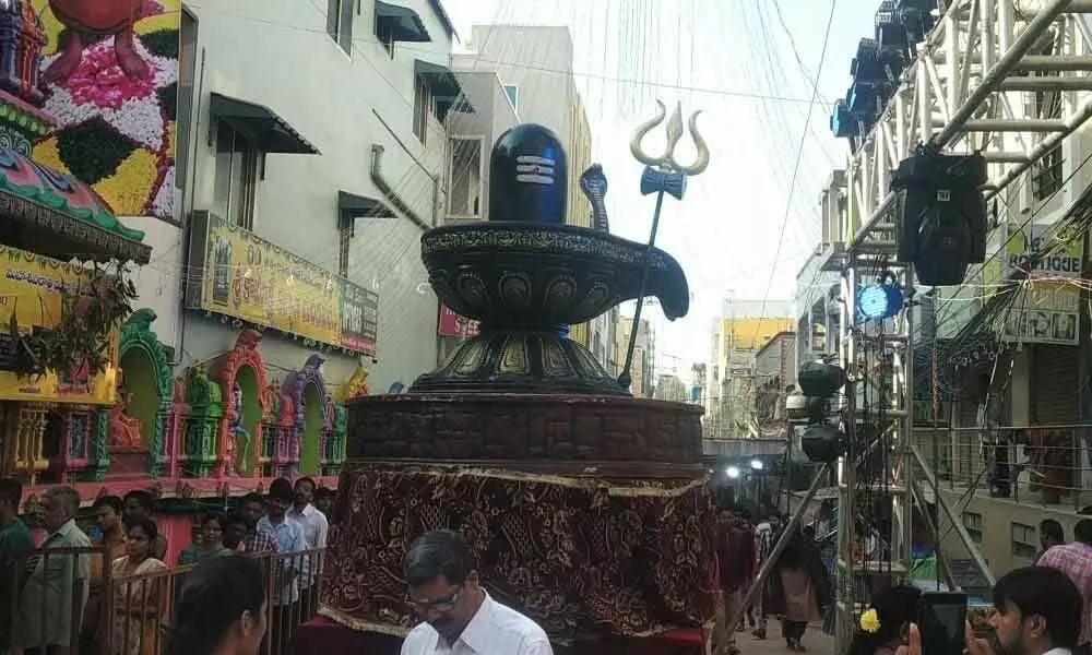 Hyderabad: Devotees throng KPHB Colony shrine