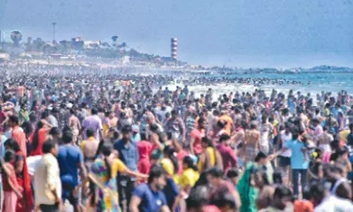 Visakhapatnam: Devotees take holy dip on culmination of Sivaratri