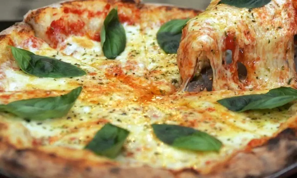 Italian restaurant makes 103 metre long pizza to raise funds for Australian firefighters. Viral video