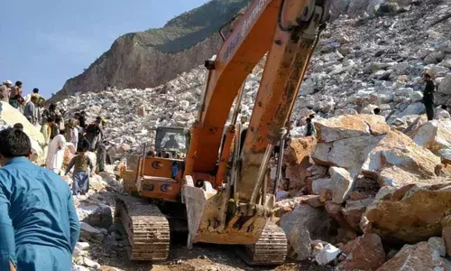 10 dead, 30 trapped in Pak marble quarry
