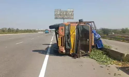 Hyderabad: Lucky escape for 3 car passengers in Ameenpur