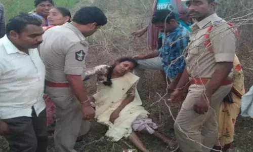 Cops help injured woman join hospital