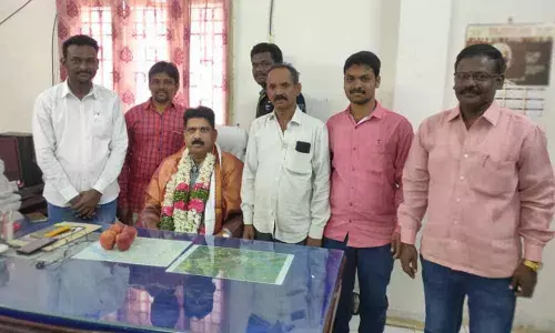 Magicians felicitate ASP Manohar