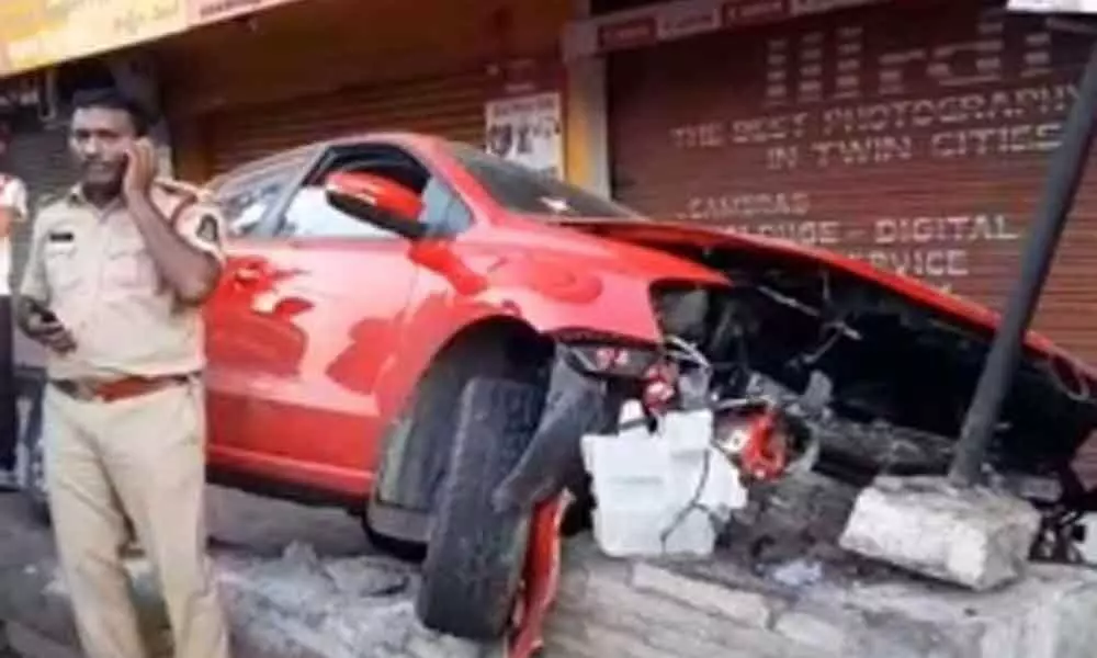 Speeding car crashes into a tiffin centre in Hyderabad, none hurt