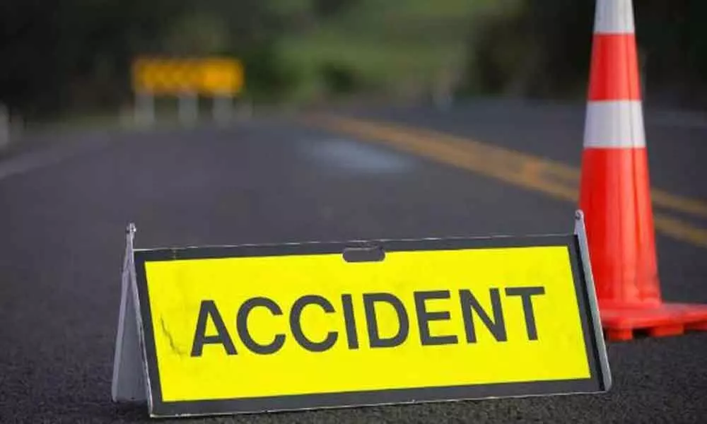 One dies, nine severely injures after a van rams into tree in Krishna district