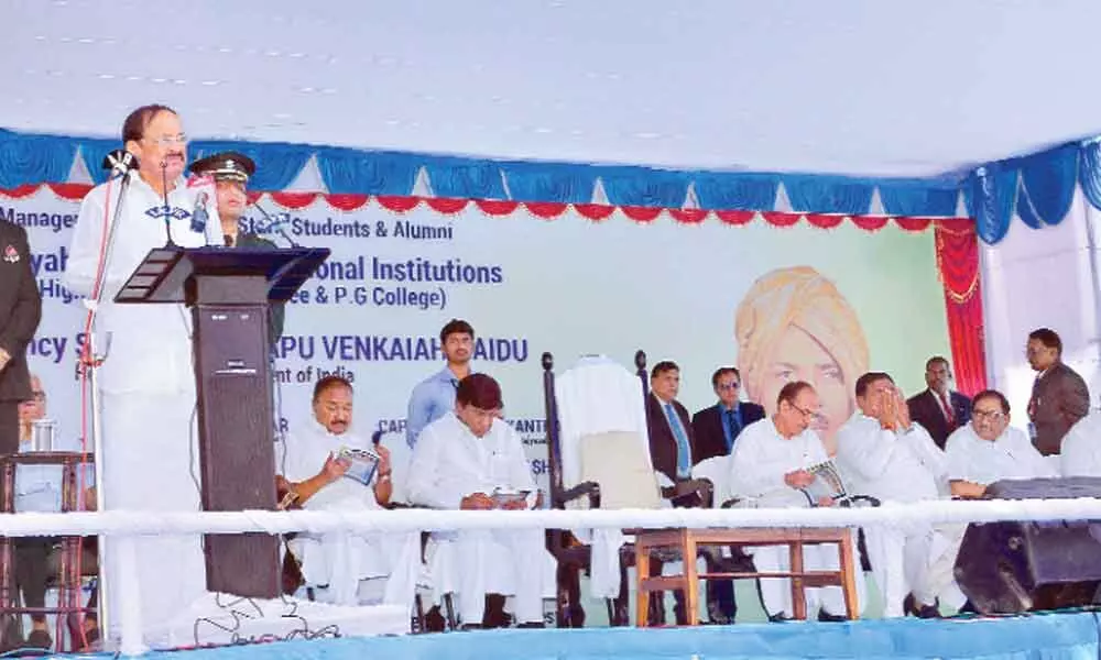 Warangal: Venkaiah Naidu pitches for promotion of Telugu